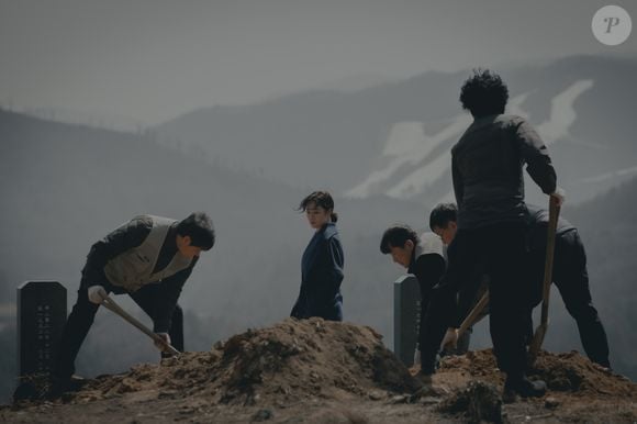 A herança da protagonista nada menos é que um cemitério misterioso que esconde segredos importantes