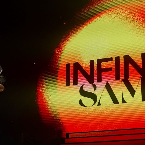 Diogo Nogueira emocionou o público neste domingo (01) na estreia de seu novo show, ‘Infinito Samba’, no Rio de Janeiro