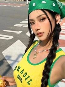 Adeus, Samba! Esse tênis Adidas na cor 'banana com chocolate' é a nova obsessão das mulheres elegantes e vai dominar seus looks de hoje até depois da Copa do Mundo 2026