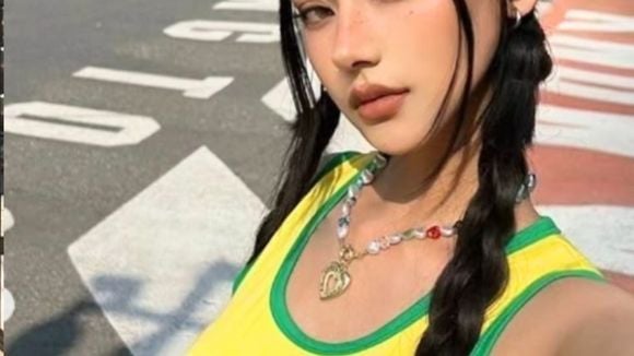 Adeus, Samba! Esse tênis Adidas na cor 'banana com chocolate' é a nova obsessão das mulheres elegantes e vai dominar seus looks de hoje até depois da Copa do Mundo 2026