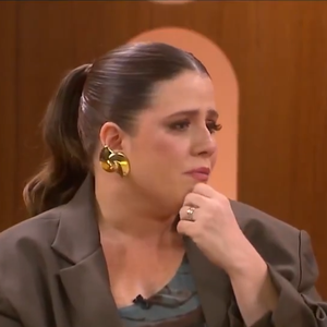 Tati Machado chorou ao falar da morte do bebê e comemorou a volta ao trabalho em meio ao luto