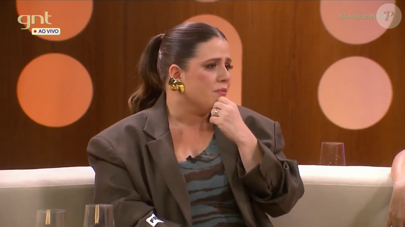 Tati Machado chorou ao falar da morte do bebê e comemorou a volta ao trabalho em meio ao luto