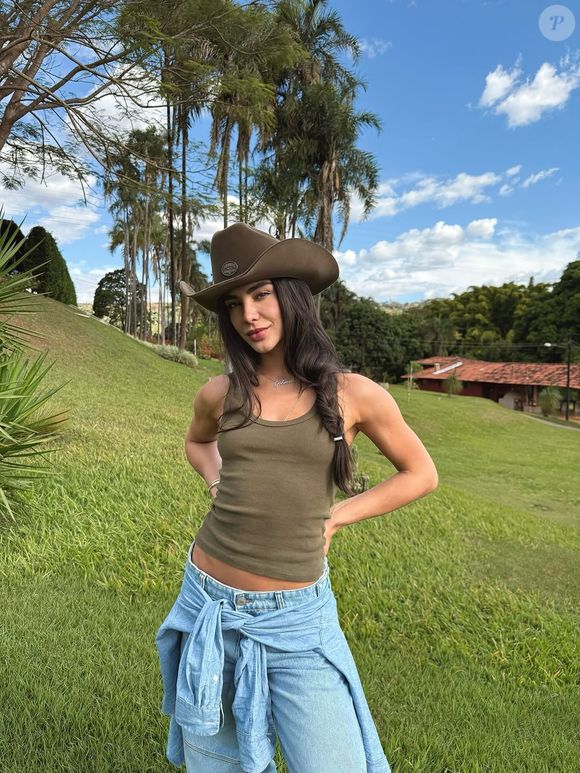 Gabriela Versiani sobre lipo: "Fiz na pandemia. Meu corpo era bonito antes, só que não tinha formato, eu tinha muito flancos"