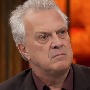 'Cara, ele levantou e foi embora': Pedro Bial aponta 'desastre anunciado' em entrevista com famoso cantor internacional