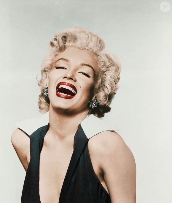 Marilyn Monroe completaria 100 anos e, mesmo após um século de seu nascimento, continua influenciando tendências de beleza ao redor do mundo. Segundo maquiadores ouvidos pela reportagem, o icônico batom vermelho da estrela segue como símbolo de elegância, feminilidade e sofisticação atemporal