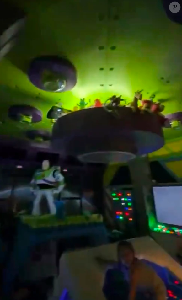 Buzz Lightyear, alienígenas de Toy Story, piso iluminado e cápsulas espaciais: conheça os quartos das filhas de Virgínia Fonseca que viralizaram durante a Copa do Mundo 2026