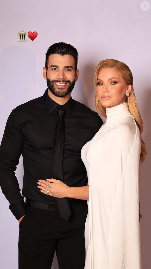 Andressa Suita prestigia o marido, Gusttavo Lima, em premiação