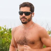 'Deixou a cueca em casa': Nicolas Prattes, de 'Mania de Você', é flagrado correndo sem camisa e detalhe rouba a cena na web. Fotos!