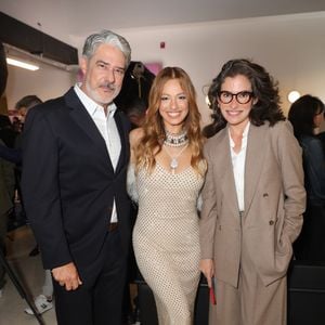 Look marrom acinzentado de Renata Vasconcellos tinha modelagem oversized elegante