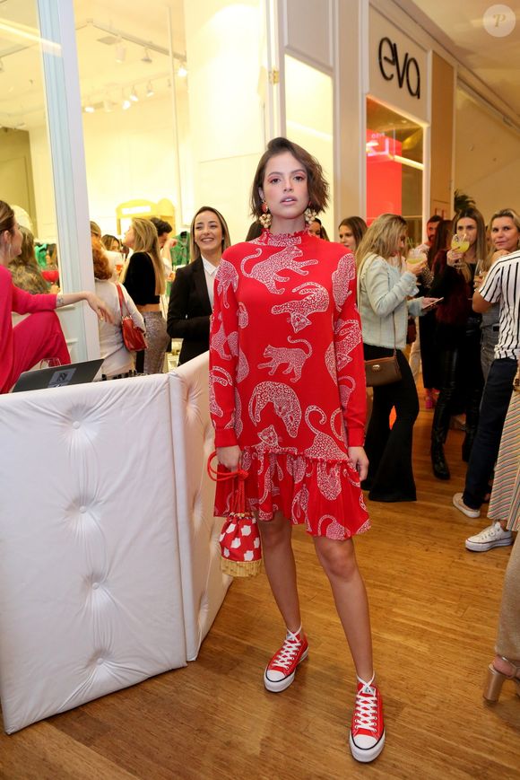 Outra adepta do cabelo chanel rico em camadas é Agatha Moreira