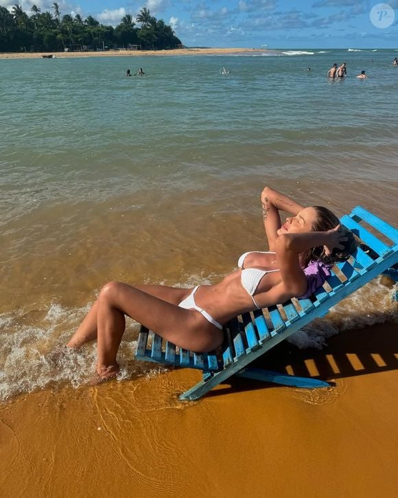 Em fotos postadas na praia, Yasmin Brunet chegou a ser alvo de críticas