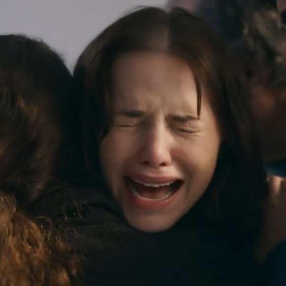 ‘Interpreta cada letra que sai da boca dela’: Letícia Colin faz a web sofrer junto com Adriana em ‘Quem Ama Cuida’ e entrega atuação GIGANTE de luto