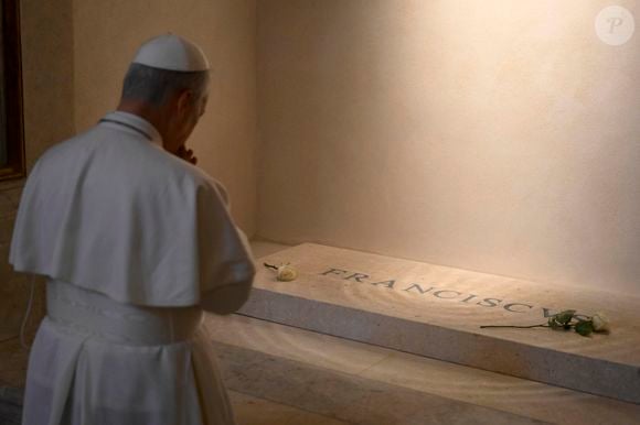 Papa Leão XIV visitou o túmulo do Papa Francisco, que pediu para ser sepultado no local