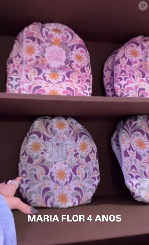 A decoração da festa de Maria Flor foi planejada para transportar os convidados ao mundo de 'Enrolados'. O cenário contou com uma torre inspirada em Rapunzel, mural pintado à mão, vegetação cenográfica, flores em tons de rosa e roxo e detalhes dourados