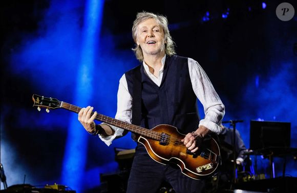 Outro adepto da postura é a lenda da música Paul McCartney