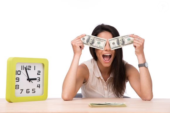 Canela, moedas e pensamento positivo: práticas simples que, segundo a espiritualidade, ajudam a movimentar a energia do dinheiro