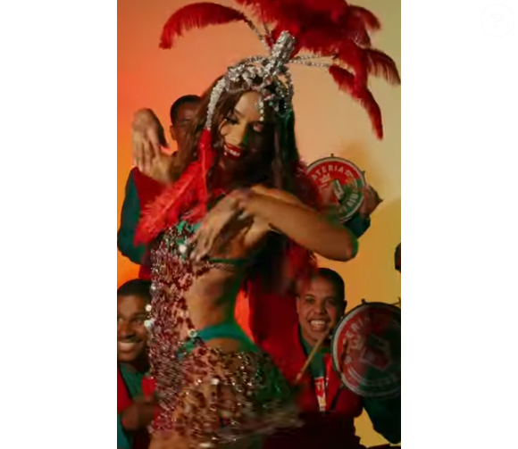 Anitta revelou que recebe convites de diferentes escolas de samba, mas o enredo da agremiação foi determinante para que ela aceitasse o desafio.