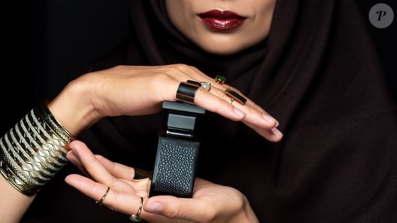 Se vai ter um encontro com seu parceiro, os perfumes árabes são uma ótima opção para te deixar cheirosa durante todo o evento.