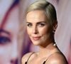 Charlize Theron encontrou na terapia um caminho para compreender e superar os traumas da infância