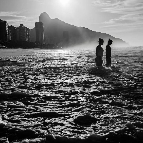 Entre gravações e celebração, Paolla Oliveira encontra tempo para comemorar e emociona fãs com registros