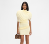 O vestido de Virginia trata-se do modelo Castagna, da grife francesa Jacquemus