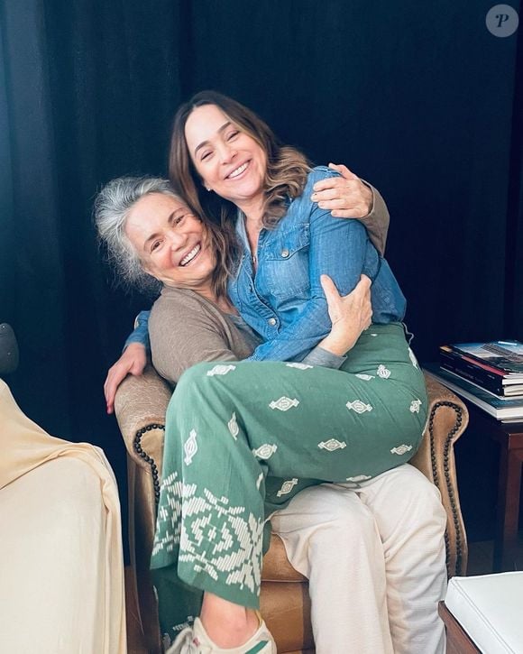 Gabriela Duarte e Regina Duarte têm relação estável