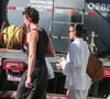 Bruna Marquezine prova que o linho também é tendência no inverno ao apostar em um look oversized todo branco durante novo passeio com Shawn Mendes no Rio