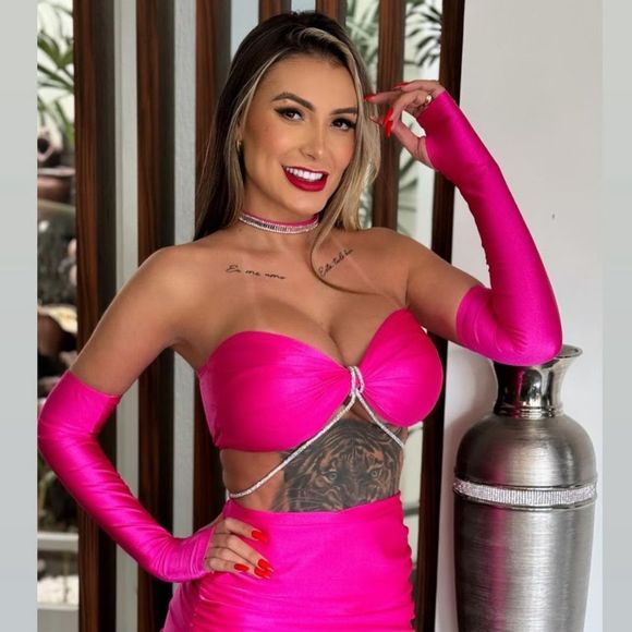 Andressa Urach deixou série de mensagens no seu Stories do Instagram onde relatou intenção de atentar contra a própria vida
