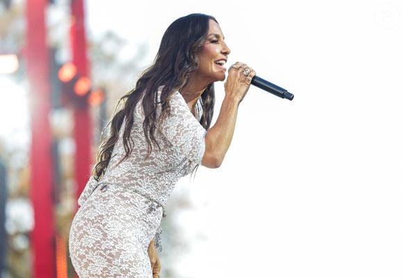 Aos 54, Ivete Sangalo mostrou que transparência e renda também têm vez no palco do ‘Ivete Clareou’
