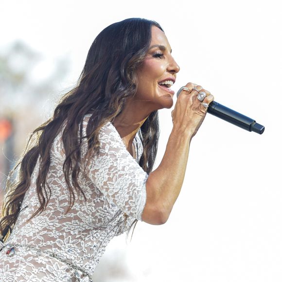 Aos 54, Ivete Sangalo mostrou que transparência e renda também têm vez no palco do ‘Ivete Clareou’