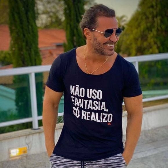 Nos últimos anos, Eduardo Costa vinha deixando seu cabelo crescer