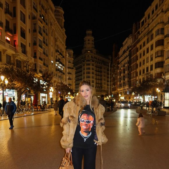 Virgínia homenageou Vini Jr. com uma camiseta temática e um tênis com o rosto do craque