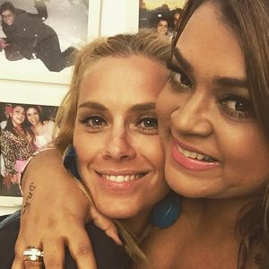 Carolina Dieckmann homenageou Preta Gil em memorial exibido no crematório: ‘Te honro até o infinito’