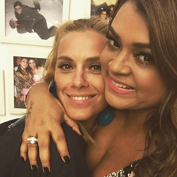 Carolina Dieckmann homenageou Preta Gil em memorial exibido no crematório: ‘Te honro até o infinito’