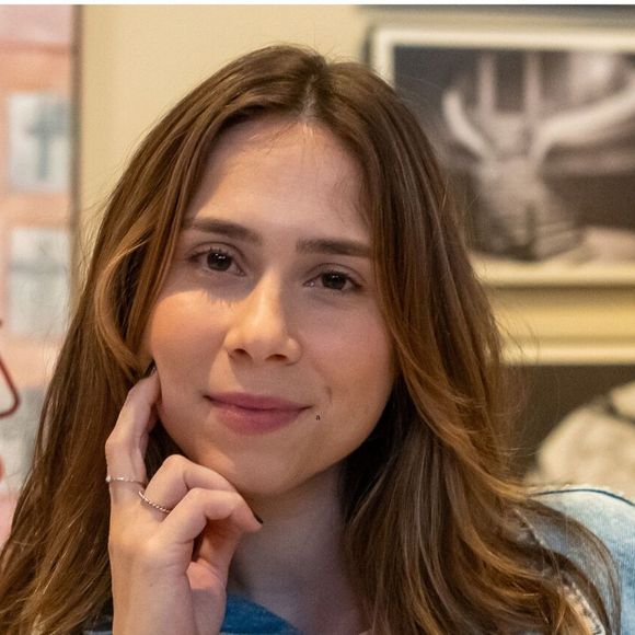 Daphne Bozaski é Lucélia na novela Três Graças, moça que matou os pais para ficar com aherança da família