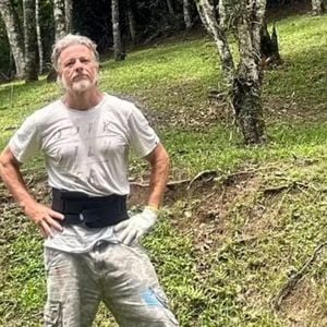 Marcello Novaes trocou mansão em bairro nobre do Rio por um sítio isolado com nascente, cachoeira e até oficina. Fotos!