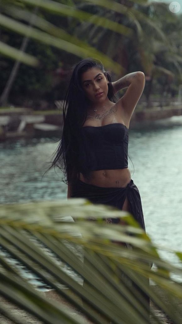 MC Mirella abriu o jogo sobre a repercussão do vazamento do vídeo íntimo com o marido, Dynho Alves