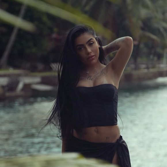 MC Mirella abriu o jogo sobre a repercussão do vazamento do vídeo íntimo com o marido, Dynho Alves