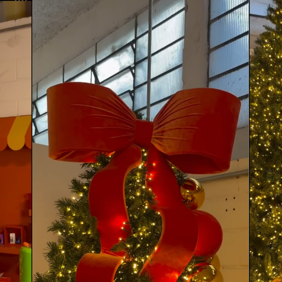 Mari Maria, blogueira de maquiagem e dona de uma identidade visual marcada pelo laranja, escolheu uma árvore que não poderia ser diferente: um grande laçarote central, bolas agrupadas caindo de forma orgânica e até as bolas douradas estampadas com o símbolo da sua marca