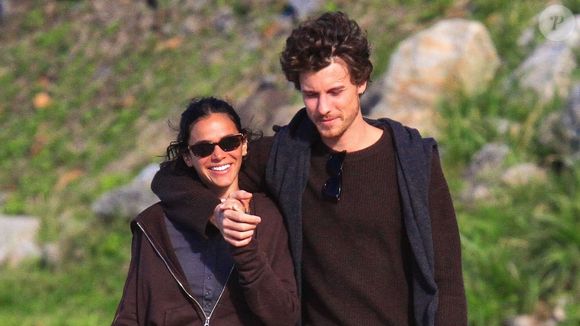 Bruna Marquezine fez uma declaração de amor para Shawn Mendes nas redes sociais em homenagem ao aniversário de 28 anos do cantor canadense