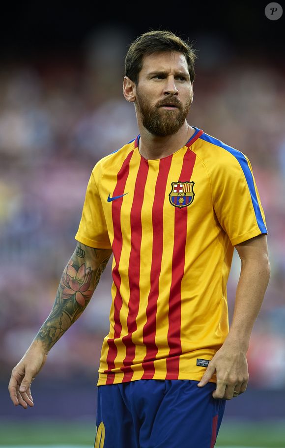 Além do loiro, Lionel Messi também deixou a barba mais preenchida