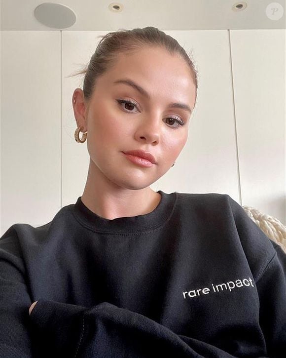 Em um comentário no TikTok, a estrela de Only Murders in the Building demonstrou irritação com as especulações e declarou: "Sinceramente, odeio isso. Eu tenho Botox. É isso. Me deixe em paz".