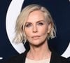 Charlize Theron revela que o Pilates foi decisivo para transformar seu corpo e redefinir sua rotina de bem-estar aos 50 anos