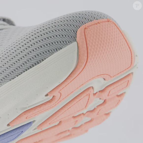 Ideal para quem caminha bastante: tênis da Skechers entrega estabilidade e conforto prolongado ao longo do dia