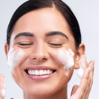 Qual é a diferença entre o gel de limpeza e o sabonete facial?