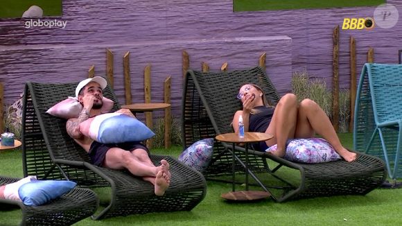 Renata consola João Pedro: 'É seu jeito de falar'