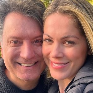 Além disso, a beleza do casal é sempre elogiada por fãs na web