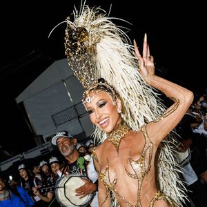 Para o último ensaio da escola de samba para o Carnaval 2026, Sabrina Sato escolheu um look com transparência máxima