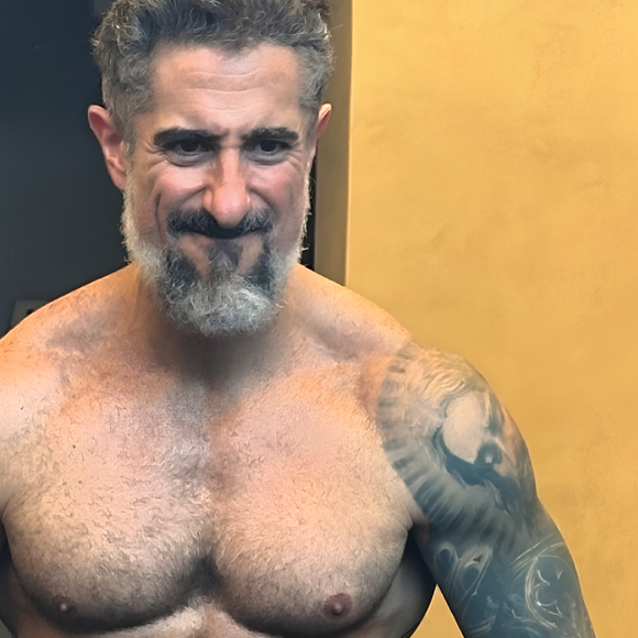 Marcos Mion tem excelente forma física aos 47 anos