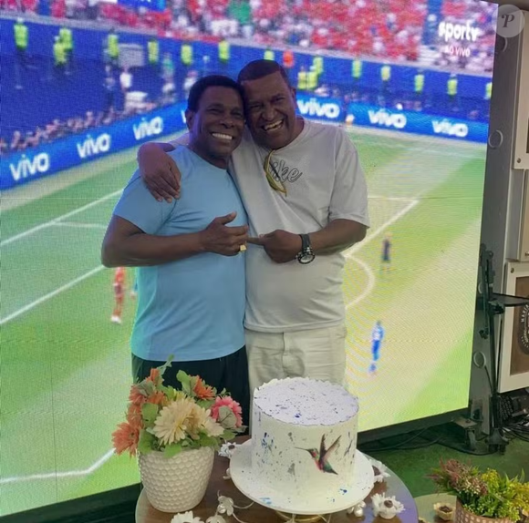 Enquanto Neguinho da Beija-Flor comemora a vitória da Beija-Flor no Carnaval do Rio de 2025, seu irmão, Nêgo, celebra mais um título no Carnaval do Rio na Série Ouro e garante o acesso ao Grupo Especial no Carnaval de 2026 da Acadêmicos de Niterói.